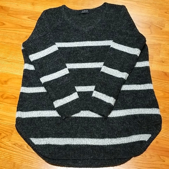 Wide Striped V neck sweater - Picture 1 of 2